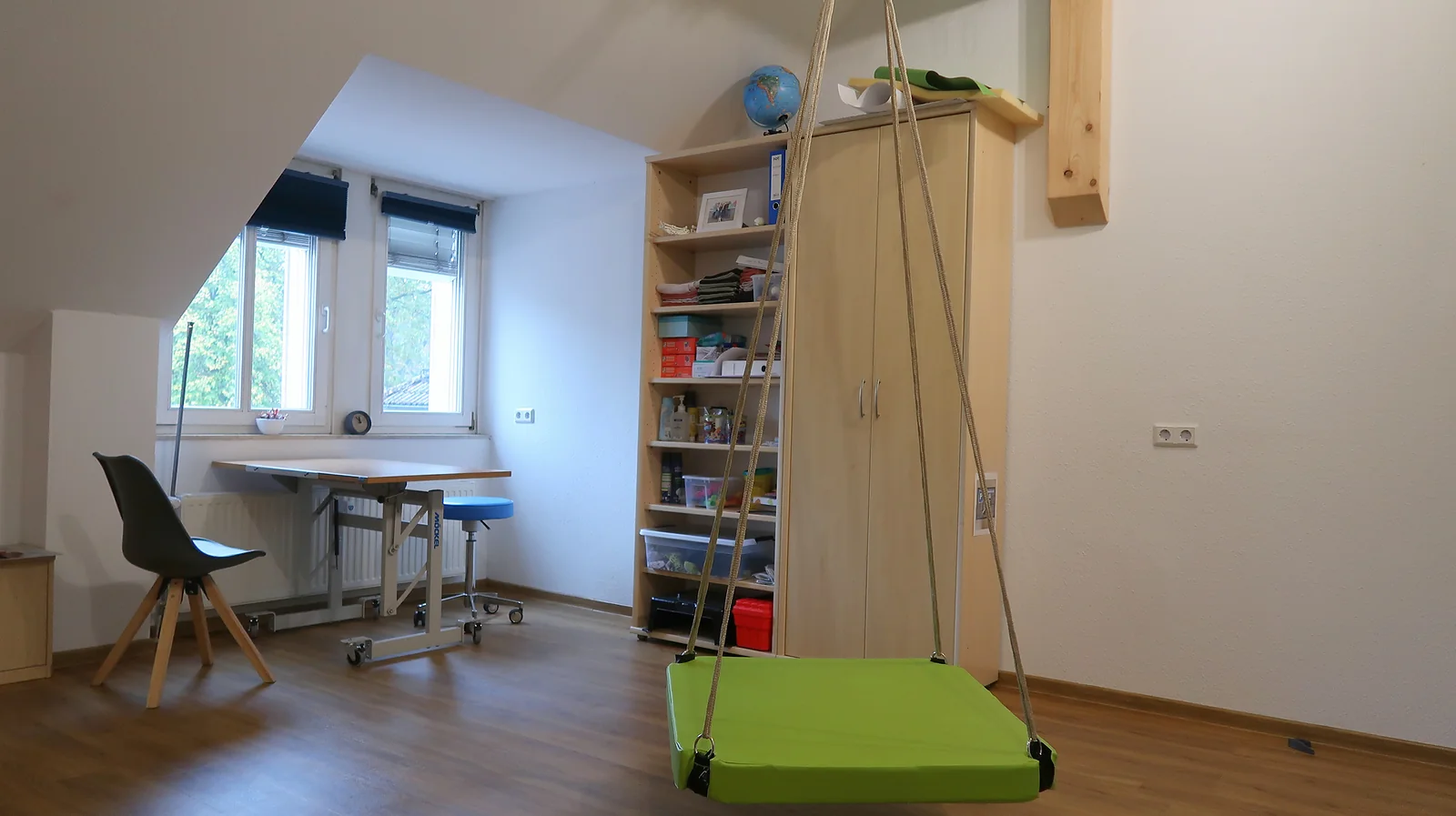 Therapieraum mit großer Schaukel
