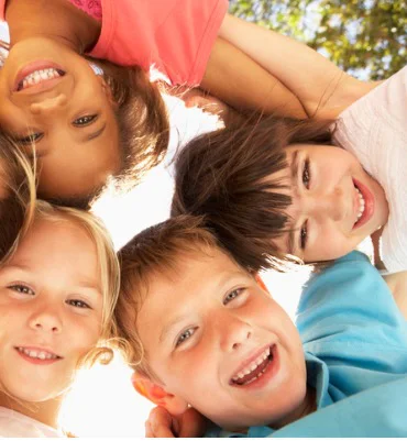 Kinder gemeinsam im Spiel